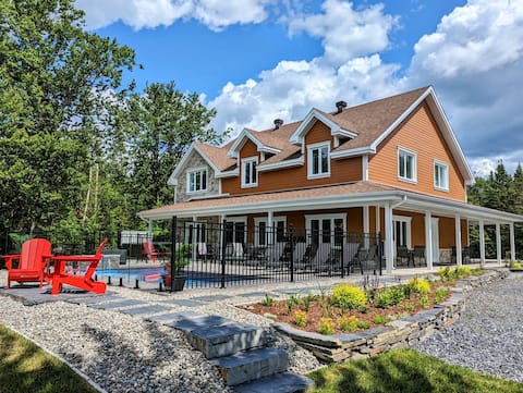 Estate – Waterfront – Heated pool and Spa