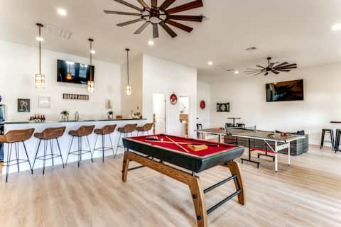 Backyard Bliss! 6-BR Getaway w/ Pvt Pool & Hot Tub