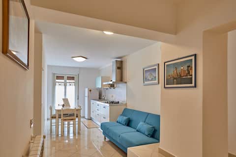 Proprietà Airbnb di successo: Pozzuoli Apartment | A few steps from the metro a Pozzuoli