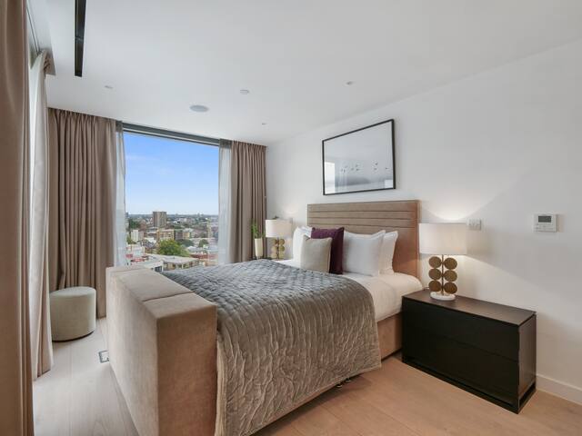 Luxurious Three-Bed Penthouse in Southwark gallery image 3
