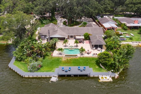 Lakefront Getaway | Luxurious Home | Pool & Games