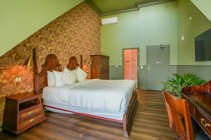 Niagara Grandview Boutique Hotel managed Airbnb listing 1