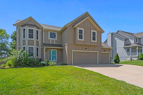Sleeps 10 | 5 King Beds + Foosball | Futbol ready!