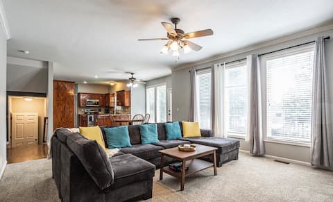 Large Home Quiet Neighborhood 5 BR-KingBeds
