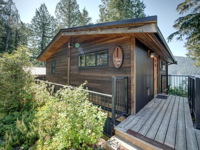 Hera’s Cove| Oceanfront Oasis + Pet Friendly gallery image 2