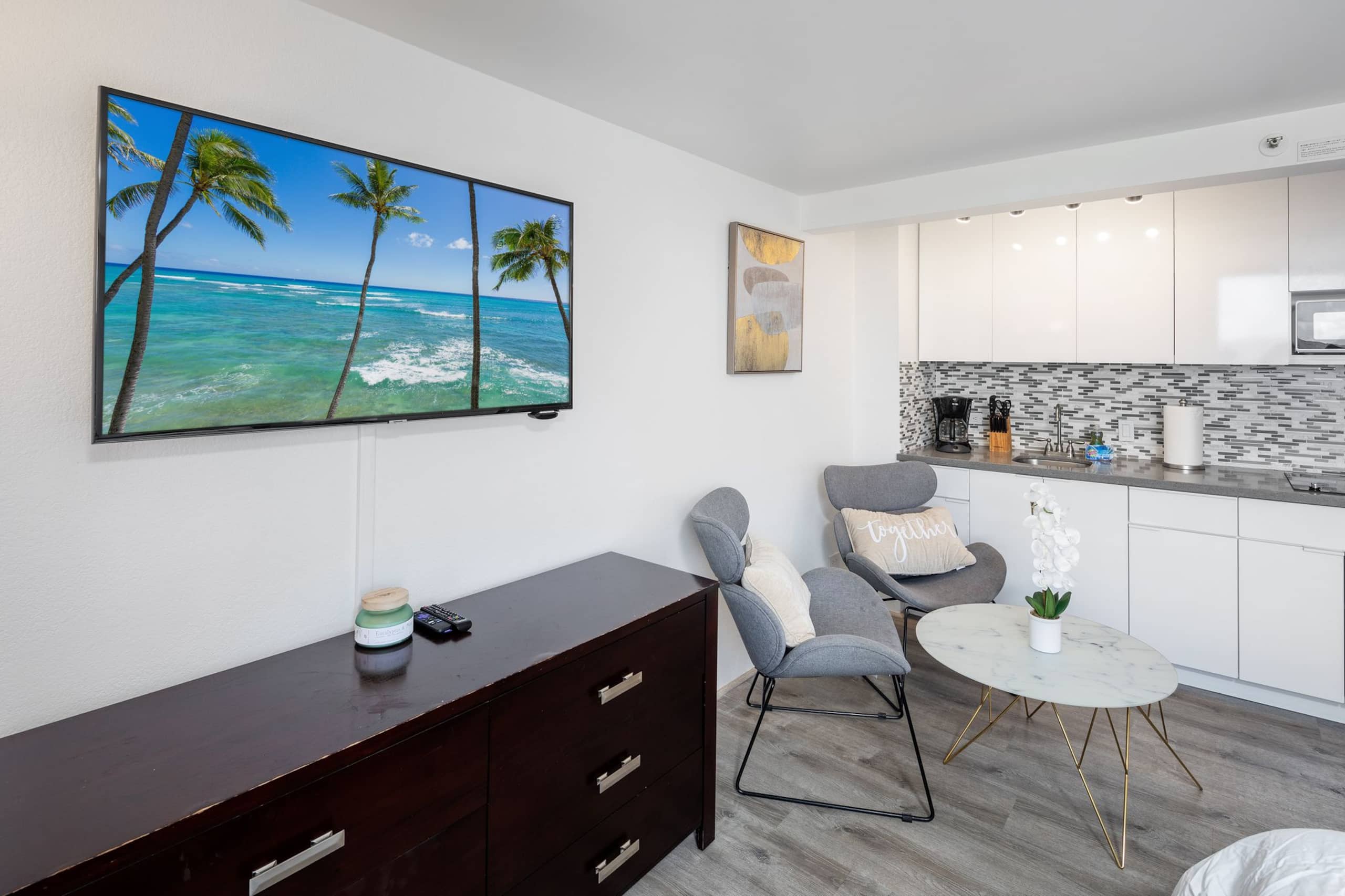 High Floor Ocean and Diamond Head View Waikiki - Image 5