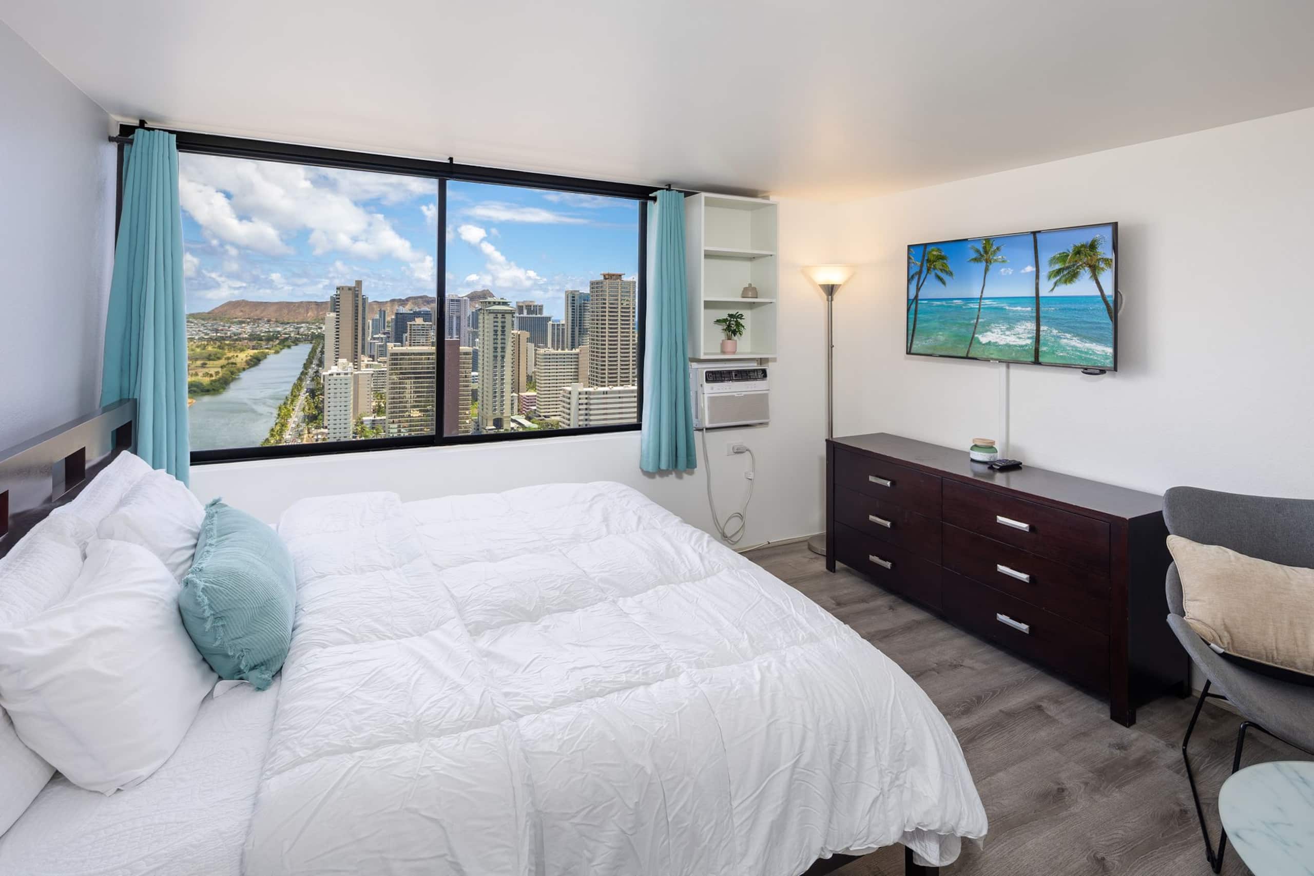 High Floor Ocean and Diamond Head View Waikiki - Image 4