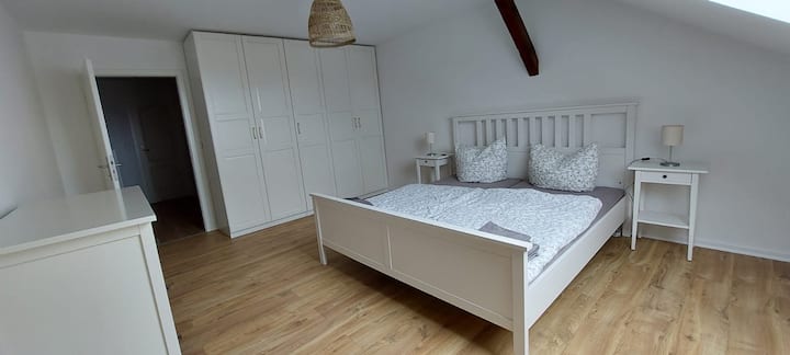 Საძინებელი 2 (180 სმ სიგანის საწოლი)