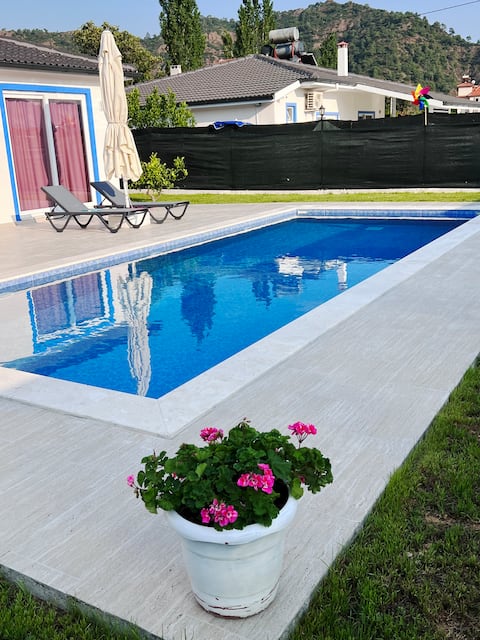 Detached Shelter with Pool in Villa Cempark Ortaca