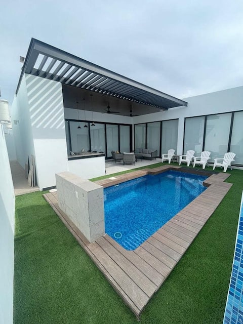 Marina Real 39, Beach House