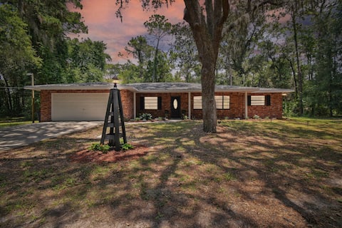 Rick's Ranch: Great for Families & Pets!