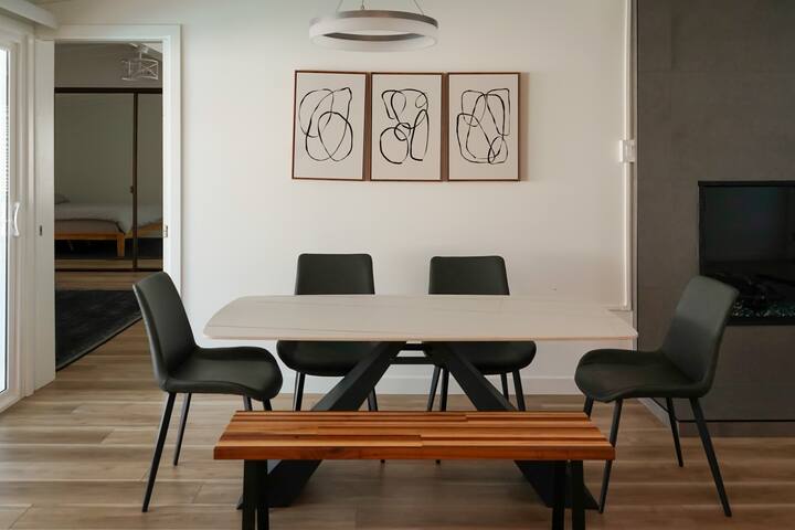 San Diego Luxury Villa: 6-BR, Pool, Hot Tub, Patio gallery image 4