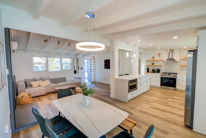 San Diego Luxury Villa: 6-BR, Pool, Hot Tub, Patio