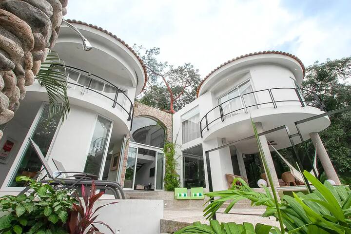 Palmera Vacations managed Airbnb listing 2
