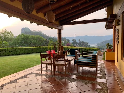 Top Airbnb: Cozy house with lake view in Valle De Bravo