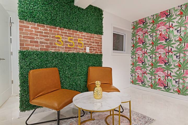 6BR Jungle Retreat + Ping Pong, Walk to Wrigley! gallery image 5