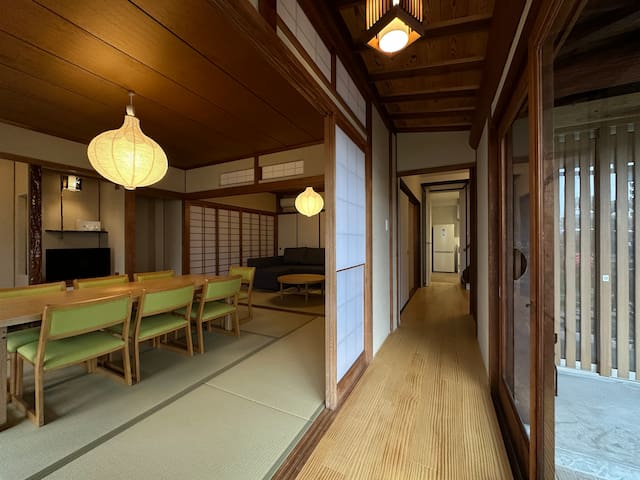 Entire home with 4 bedrooms in Hiroshima - Spacious Miyajimaguchi House Near Shrine