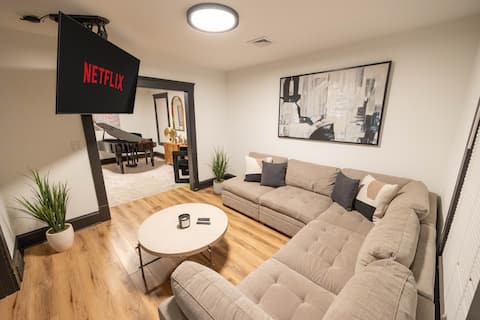 Top performing Airbnb: Chopin it up in Gordon Square | Great Nightlife in Detroit Shoreway