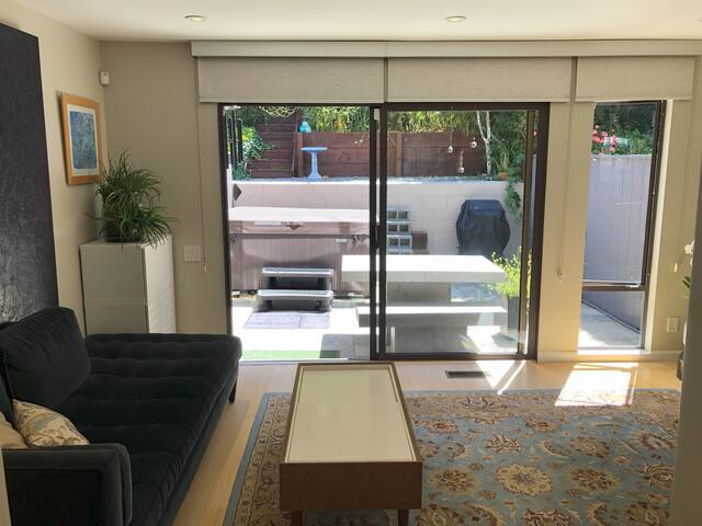 Spacious Mid-century Modern San Francisco gallery image 4