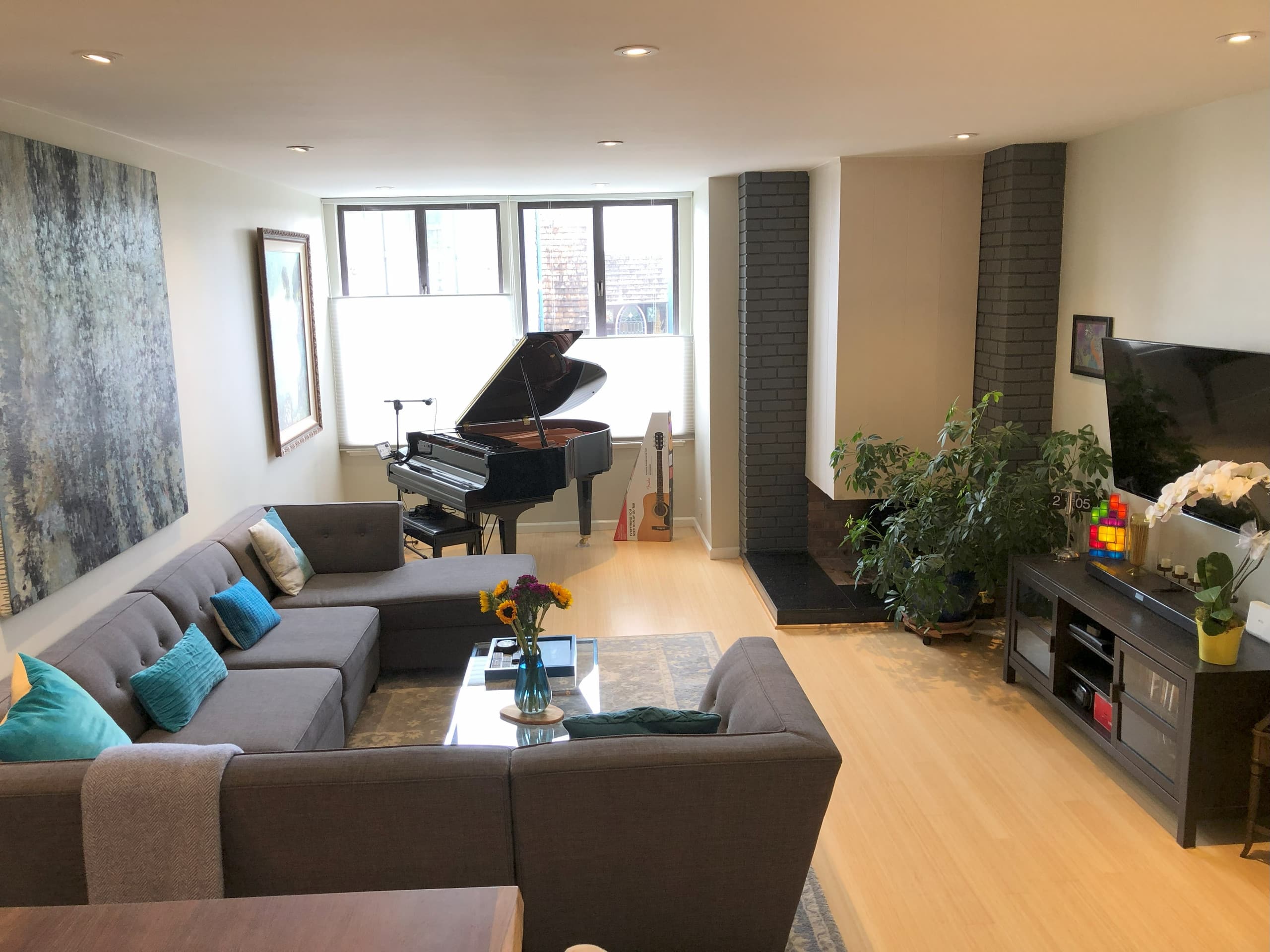 Home in San Francisco · ★5.0 · 3 bedrooms · 3 beds · 2.5 baths - Image 2
