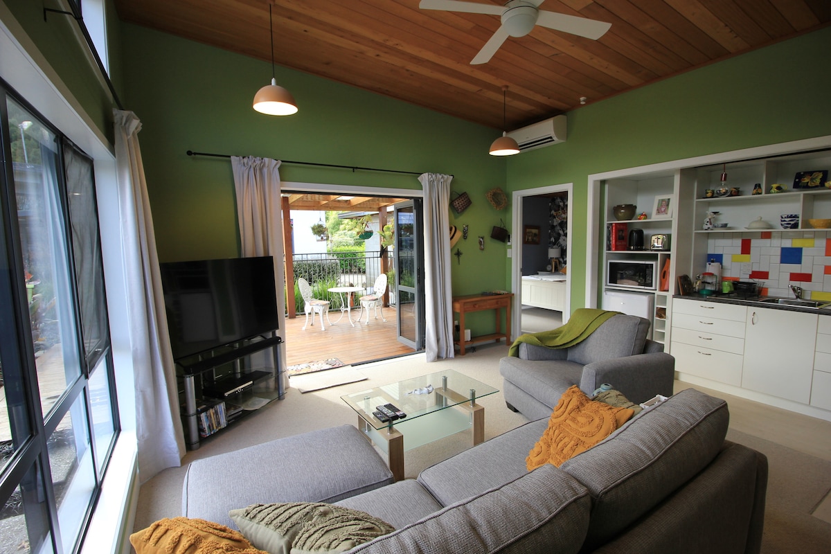 Popular Airbnb listing: Elmo's Cottage in Waipa District East