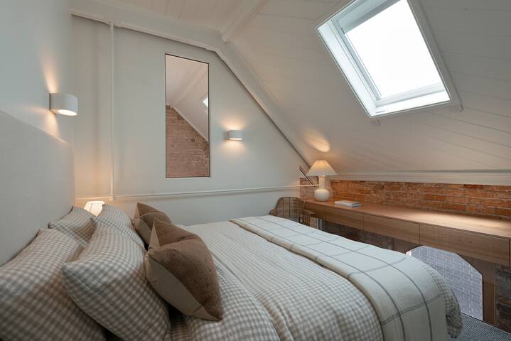 The Rox – Luxury Elizabeth Apartment gallery image 5