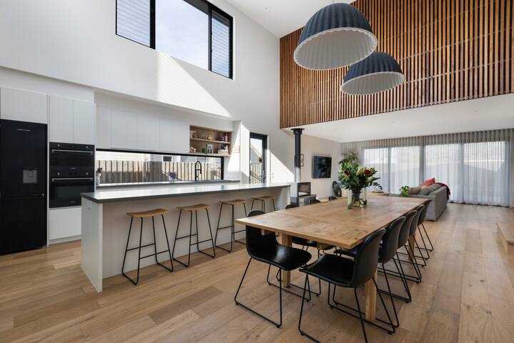 Private Family Retreat! gallery image 3