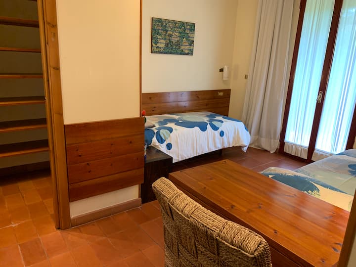 5-Twin bedroom with wall closet