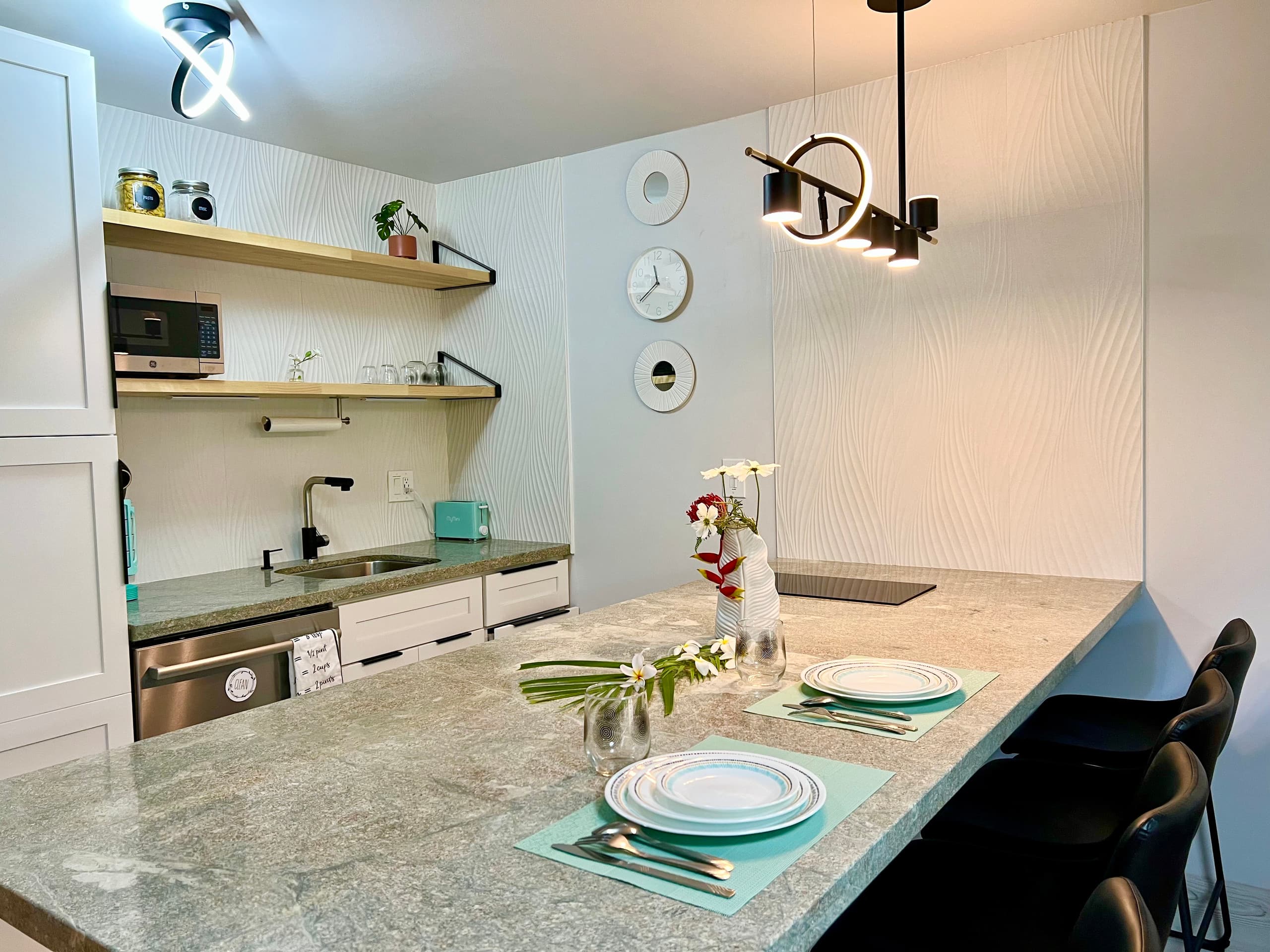 Condo in Lahaina · ★4.97 · 1 bedroom · 2 beds · 1 bath - Image 14