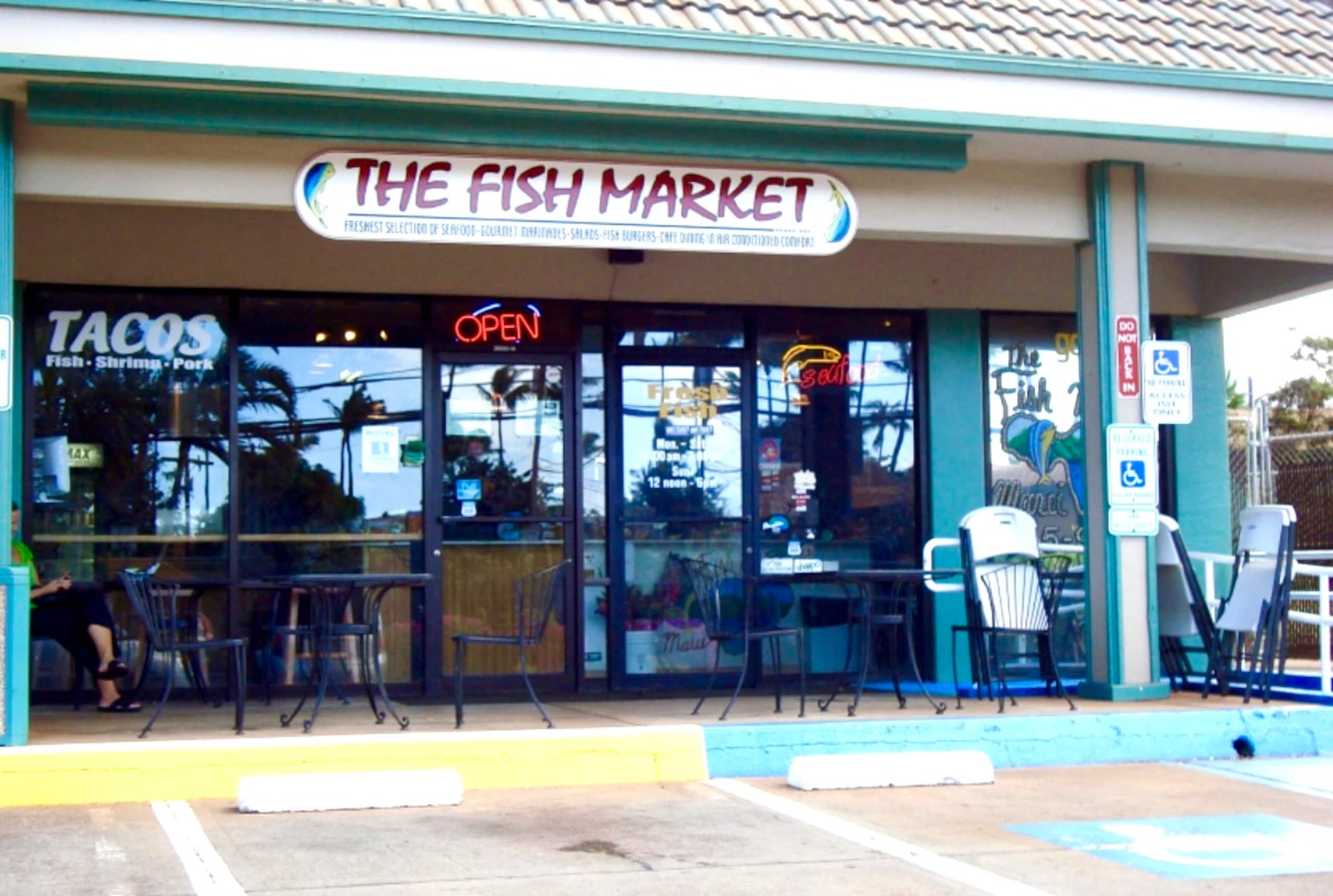 Condo in Lahaina · ★4.97 · 1 bedroom · 2 beds · 1 bath - Image 37