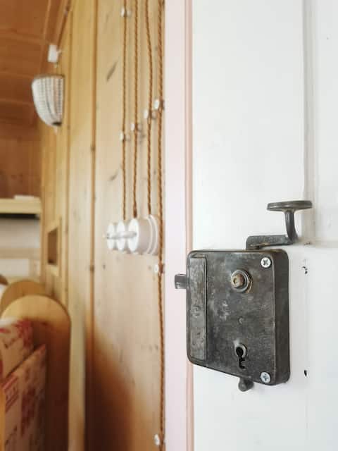 Annuncio Airbnb popolare: Similde's old house it022250C2W8E76PJV a San Giovanni Di Fassa