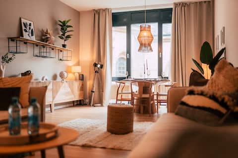 Leistungsstarkes Airbnb: *Metropolitan* luxury in the heart of the old town in Zentrum