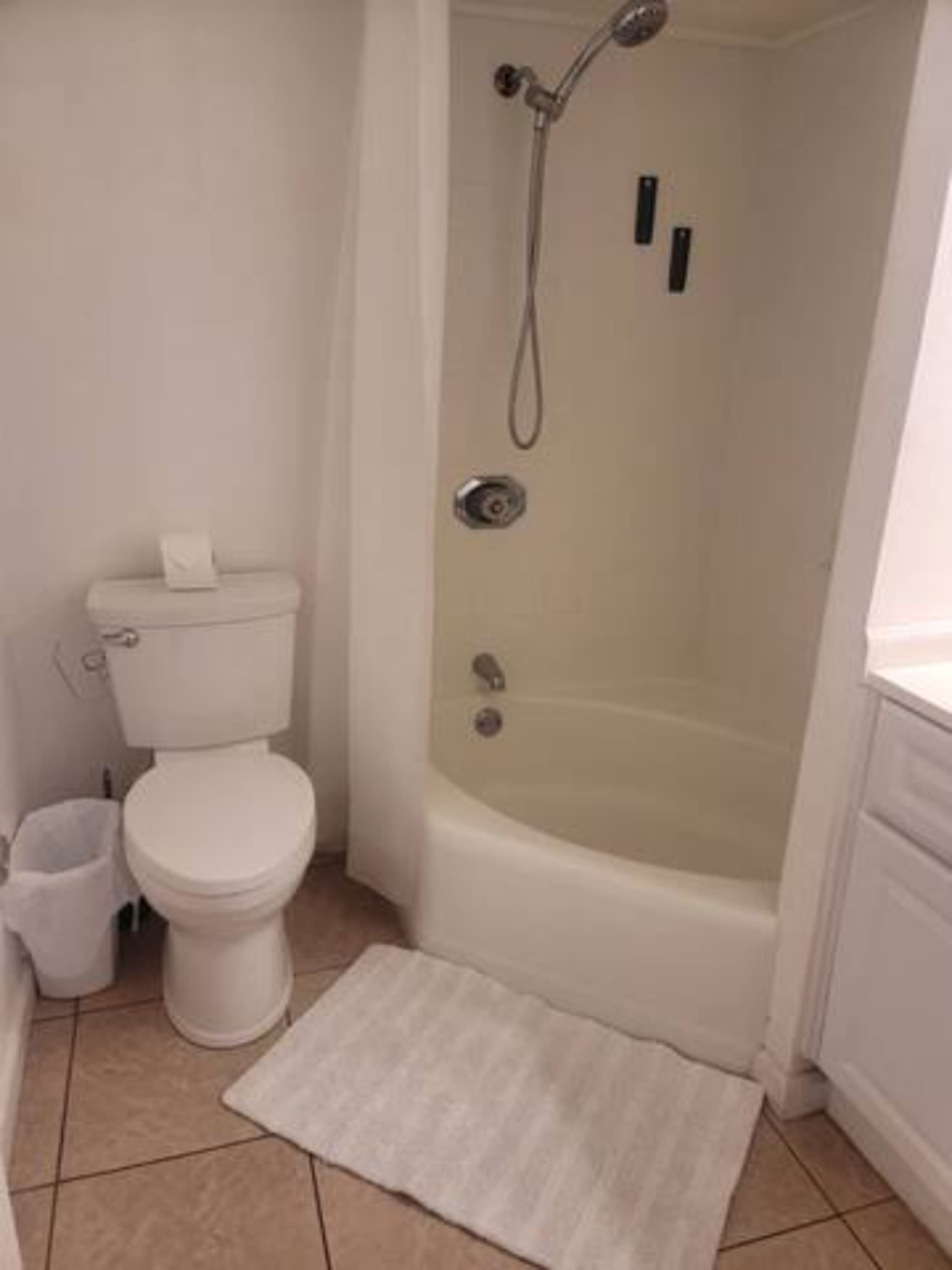 Waikiki 2/2 Deluxe Double suite partial ocean view - Image 14