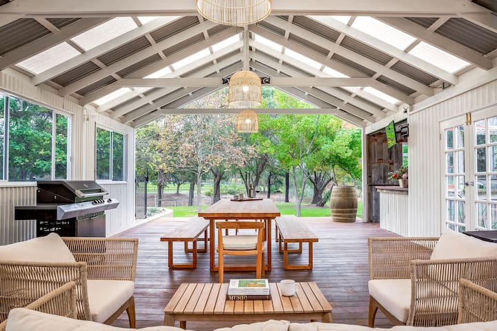 Yallingup Homestead – Lakeside Retreat