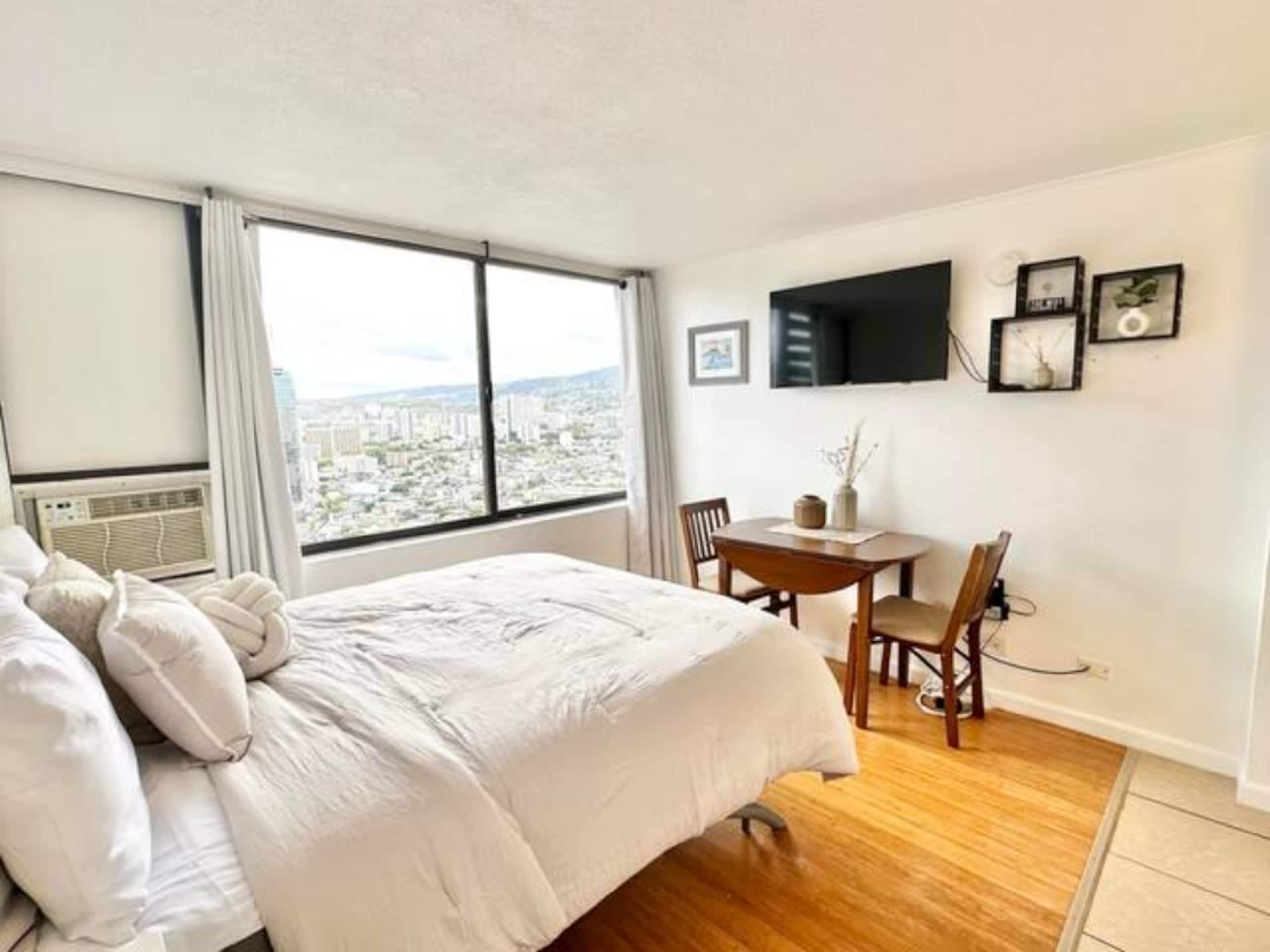 Condo in Honolulu · ★4.77 · 1 bedroom · 1 bed · 1 bath - Image 3