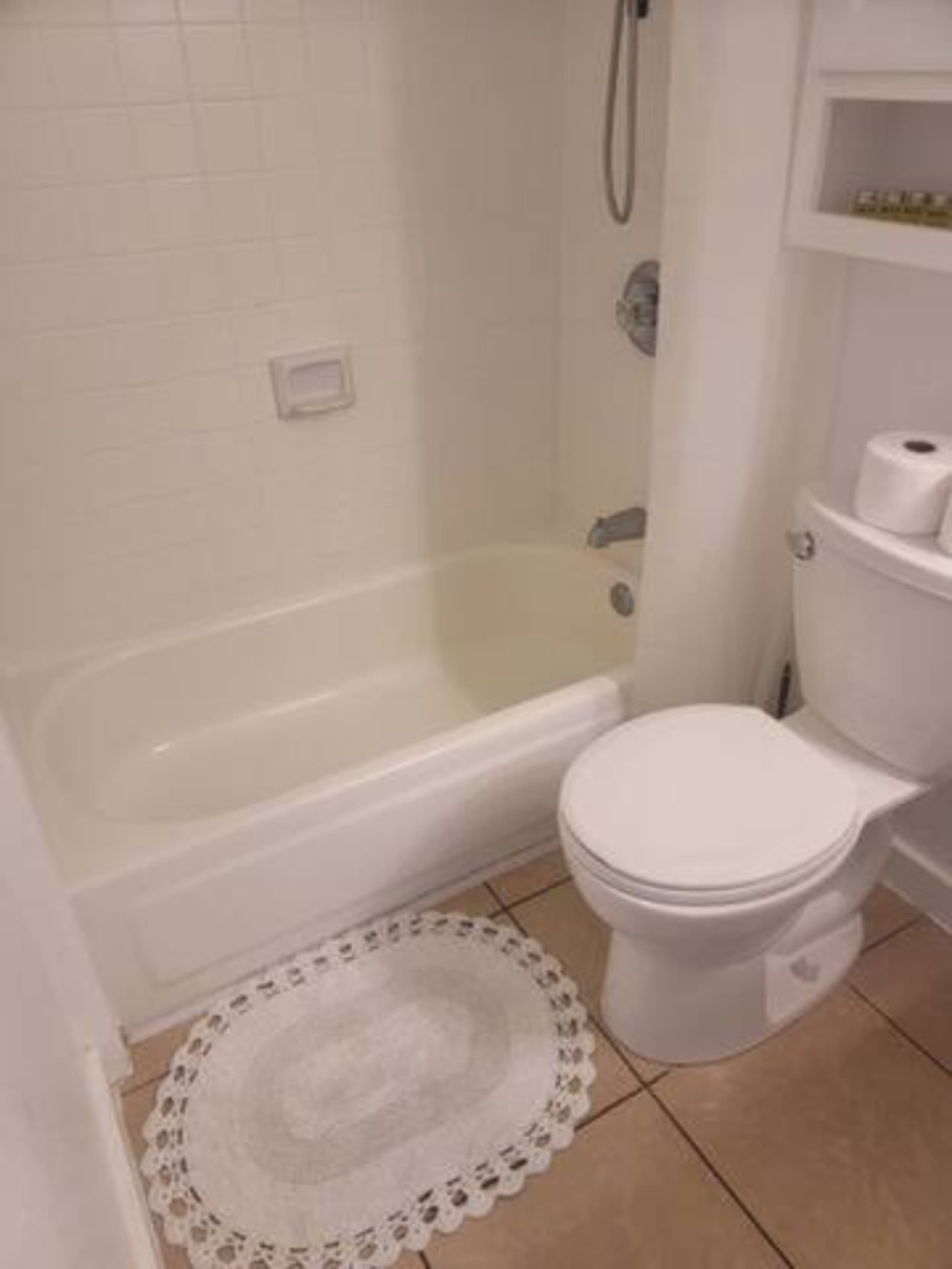 Condo in Honolulu · ★4.77 · 1 bedroom · 1 bed · 1 bath - Image 9