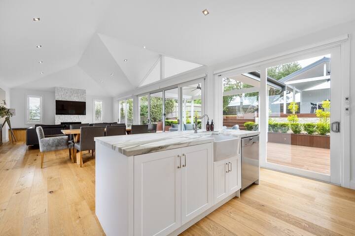 Magnificent Melbourne, Truly Superb, Blairgowrie gallery image 4