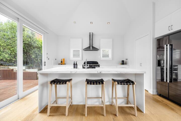 Magnificent Melbourne, Truly Superb, Blairgowrie gallery image 3