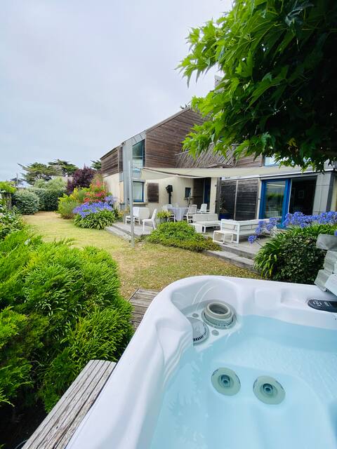 Family home 100 m from the wild coast