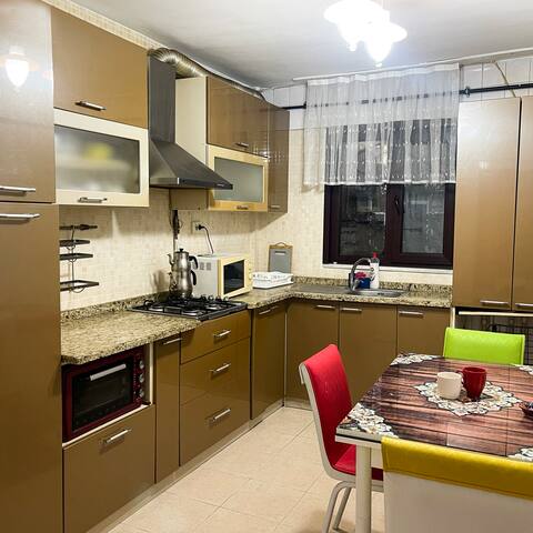 Green House with 6 bedrooms gallery image 3