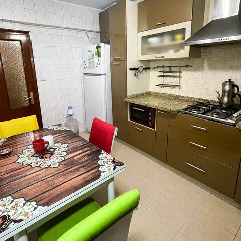 Green House with 6 bedrooms gallery image 4