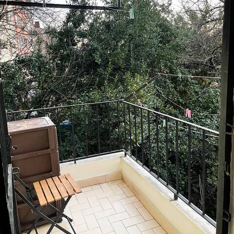 Green House with 6 bedrooms gallery image 2