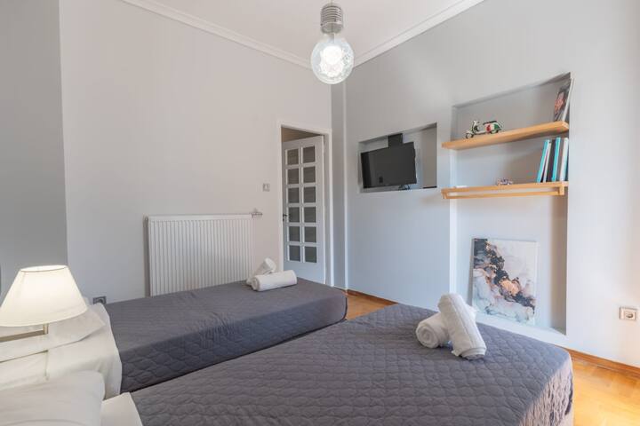 Athenian Retreat Opposite the Acropolis Museum gallery image 5