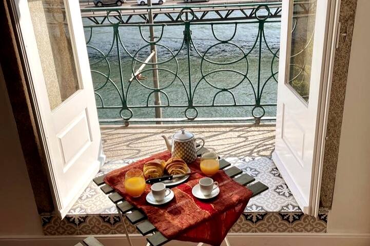 Luxury stay apart. overlooking the Douro river gallery image 3