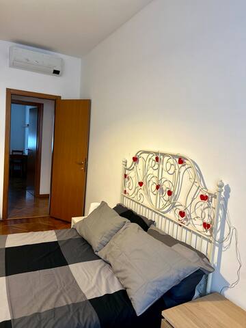 Porta Genova suite Modern House gallery image 2