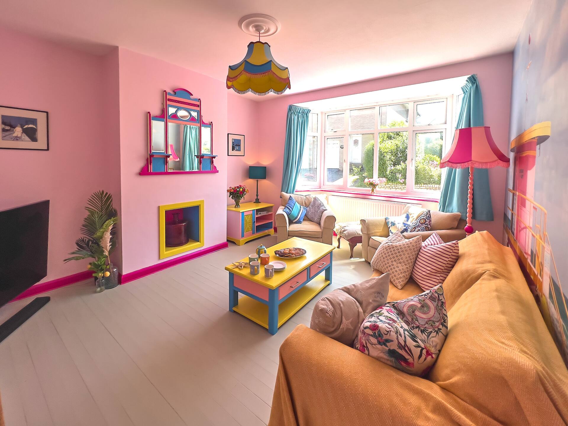 Aqua - Fun, Colourful & Bright