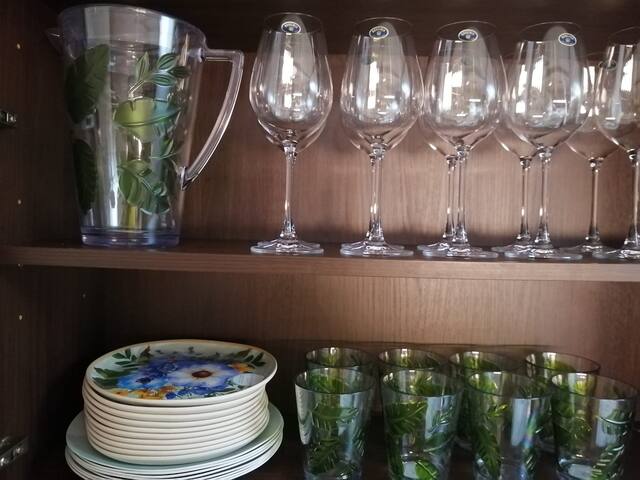 Beautiful 3 Bdr Lake View By CN TowerToronto Condo gallery image 2