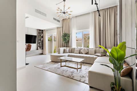 Successful Airbnb property: Modern 5-Sleeper Villa with a Large Outdoor Area in Wadi Al Safa 5