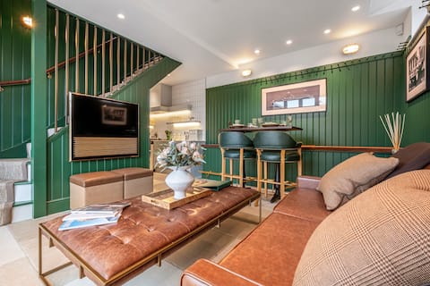 Popular Airbnb listing: Luxury Mews House in Harrogate in Pannal And Burn Bridge