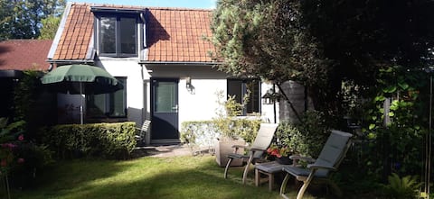 Charming cottage, detached, in wooded area